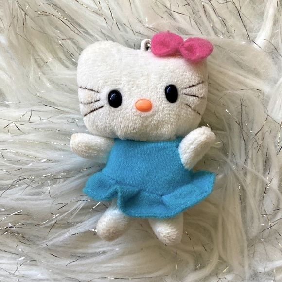 Sanrio Hello Kitty Plush Keychain - Picture 2 of 7